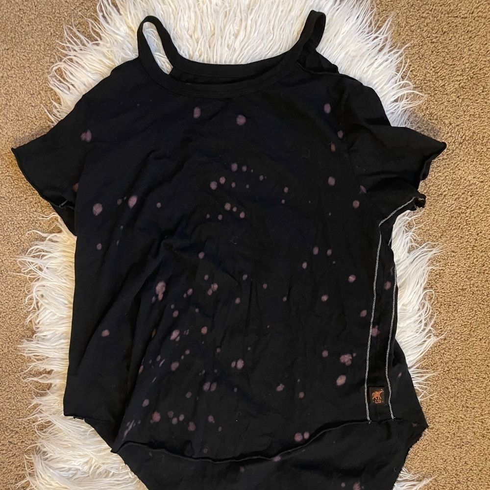 New with tags Trunk LTD cold shoulder tee in black bleach